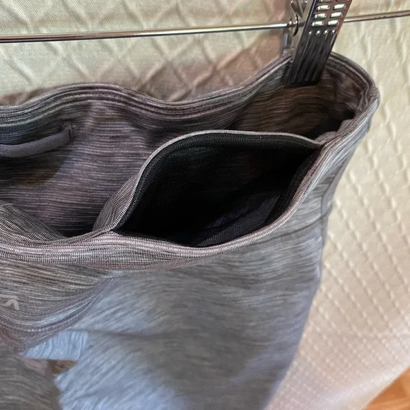 GAP Heathered Gray Women's Crop Leggings. - Picture 4 of 9